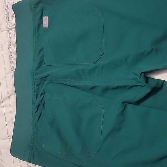 Figs scrub pants. Size Medium Tall M/T - Picture 3 of 6